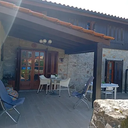 Casa De Madeira E Pedra 펜션