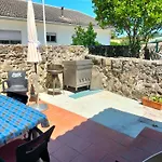 Casa De Madeira E Pedra *