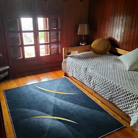 Casa De Madeira E Pedra Dom wakacyjny *