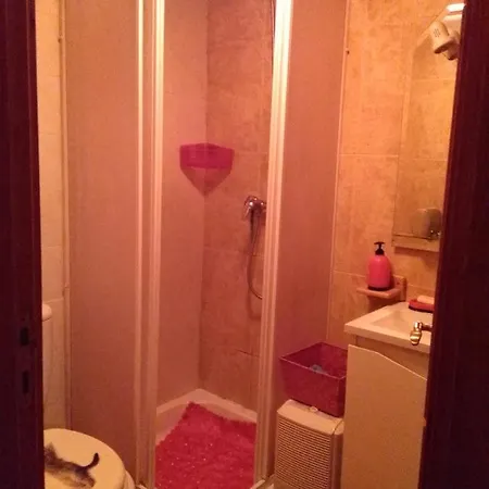 Casa De Madeira E Pedra