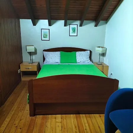 Casa De Madeira E Pedra 別荘 *