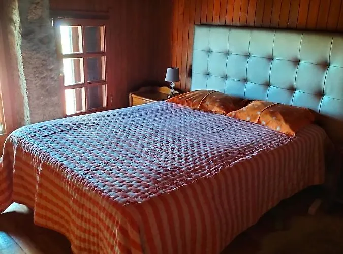 Semesterbostad Casa De Madeira E Pedra *