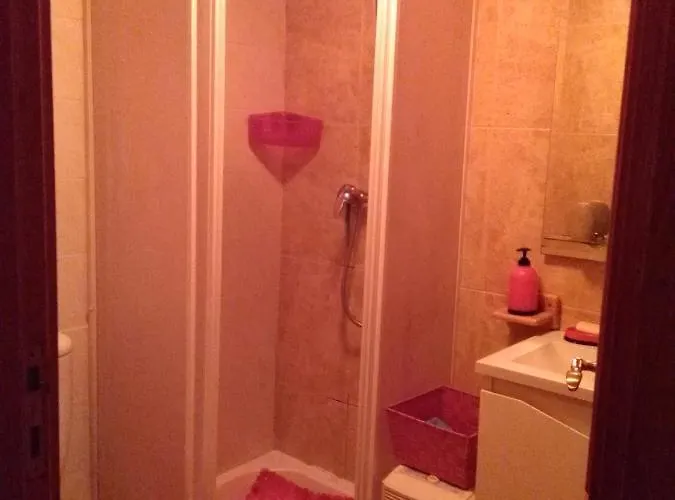 Casa De Madeira E Pedra